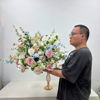 Décoration florale de mariage colorée populaire pour le printemps, fleurs artificielles personnalisées en rose, boule de fleurs pour la décoration de table et d'autel