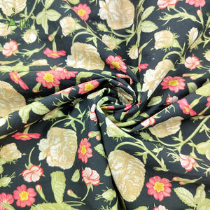 Tessuto in Cotone 100% <span class=keywords><strong>Liberty</strong></span> London Tana Lawn <span class=keywords><strong>Nero</strong></span> con Stampa Floreale, Peso Medio, Resistente alle Macchie, per Camicie e Abiti - Product Image 3