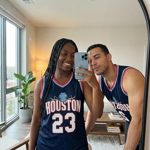 Camiseta de Baloncesto Personalizada con Nombre y Número, Uniforme Deportivo Unisex para Adultos, Impresión por Transferencia de Calor, 140 g/m² - Product Image 2