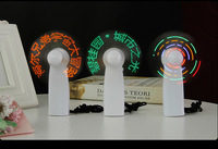 Editierbarer LED-Nachrichten-Ventilator mit individuellem Textdisplay, Mini tragbarer batteriebetriebener Flash-Wort-Ventilator, Geschenk für Hochzeiten, Partys und Events