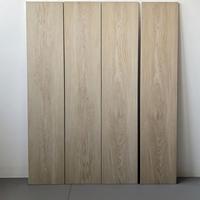 Carrelage en porcelaine imitation planches de bois clair 200x1000 mat rectifié 9mm d'épaisseur antidérapant résistant aux acides garantie 5 ans pour bureau et salle d'exposition
