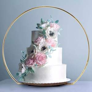 Soporte de pastel de metal decorativo de calidad superior estable con pies antideslizantes diseñado para presentaciones de postres profesionales y personales - Product Image 5