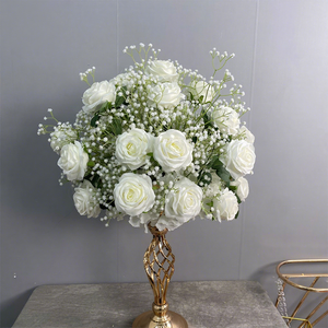 Fondo de Flores LEDA para Eventos y Fiestas, Hecho a Mano, Romántico, con Rosas Blancas y Paniculata, para Bodas - Product Image 1