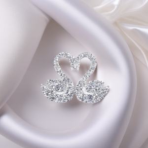 จี้ตัวอักษรเรซิ่นประดับเพชรระยิบระยับแบบใหม่ สำหรับตกแต่งเสื้อผ้า กระเป๋า รองเท้า หมวก - Product Image 1