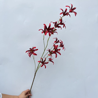 Bunga Lili Laba-laba Merah Sutra 102cm Langsung dari Pabrik PPS, Bunga Lili Laba-laba Merah Buatan untuk Dekorasi Rangkaian Meja Pernikahan