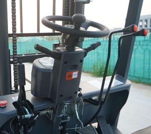 Электрический четырехколесный вилочный погрузчик HZHI HZCPDB с литий-ионным аккумулятором, 4 тонны, для склада, для использования внутри и вне помещений, с большим радиусом действия, сертифицированный CE ISO CO - Product Image 2