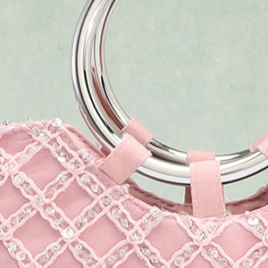 Túi đeo vai ren kim cương màu hồng pastel mềm mại, chất liệu vải sequin rỗng, tay cầm tròn bạc khổng lồ, nhẹ, dùng cho đám cưới và hàng ngày - Product Image 4