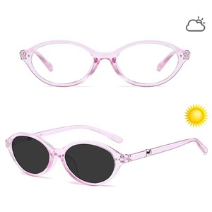 Lunettes de soleil ovales transfrontalières à verres plats, ultra-légères, photochromiques, de haute qualité, couleur rouge uni, effet livre rouge - Product Image 2