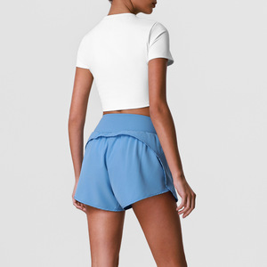 Ensemble de sport 2 pièces respirant à séchage rapide pour le tennis : haut court croisé et short taille haute avec poches pour la course, la gym et le yoga - Product Image 3