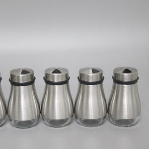 Vente en gros LMK068 : Gadgets de cuisine, Bouteille d'huile, Bouteilles à épices, Outils avec plateau en acier, Ustensiles métalliques - Product Image 2