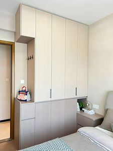 ตู้เสื้อผ้าไม้จริงสั่งทำพิเศษ สไตล์ยุโรปโมเดิร์น แข็งแรง ทนทาน เป็นมิตรกับสิ่งแวดล้อม ติดผนัง  ขายตรงจากโรงงาน - Product Image 3