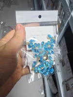 Anting-anting gantung berbentuk bunga bertabur zircon biru gaya Eropa untuk wanita, terbuat dari paduan seng, perhiasan pesta modis dan mewah