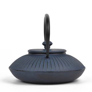 Teiera in ghisa smaltata da 500 ml <span class=keywords><strong>con</strong></span> motivo a righe verticali e <span class=keywords><strong>infusore</strong></span>, disponibile in magazzino. - Product Image 5