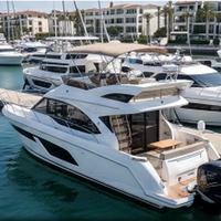 Yacht à flybridge en fibre de verre de 33 pieds (9,93 m) avec deux moteurs hors-bord de 300 CV, 3 cabines avec salles de bain privées, fabricant certifié