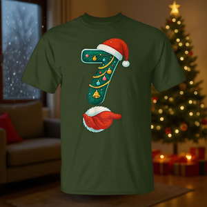Camiseta con diseño de árbol de Navidad número 7, con gorro de Papá Noel y guantes, para uso festivo - Product Image 3