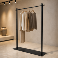 Porte-vêtements sur pied en métal noir mat, présentoir à vêtements à double tube, base pleine longueur, personnalisable en usine