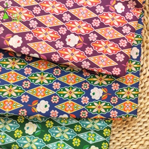 Tessuto in Cotone 100% di Alta Qualità con Stampe Colorate e <span class=keywords><strong>Motivi</strong></span> Anni '80 per Abiti - Product Image 1