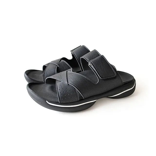 Lightweight comfortable beach slippers leather sandals for men custom
