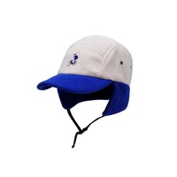 Casquette de cyclisme en polaire personnalisée avec logo de dessin animé, cache-oreilles réglable pour l'hiver, idéale pour les activités sportives et les voyages en extérieur par temps froid