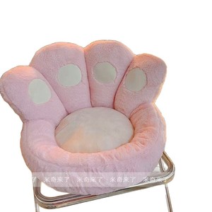 Cojín de asiento con forma de pata de gato rosa, cojín de felpa suave para silla, alivio de presión para las nalgas, diseño de dibujos animados de Anime - Product Image 3