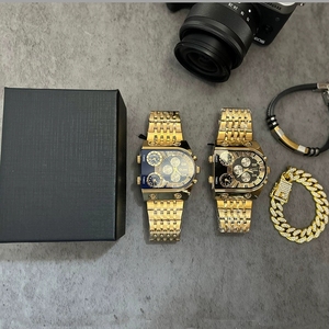Set <span class=keywords><strong>Regalo</strong></span> Orologio e Scatola Oulm 9315 Orologi da Polso al Quarzo per <span class=keywords><strong>Uomo</strong></span> in Acciaio Inossidabile Orologio di Lusso Dorato con Bracciale e Collana per Uomini - Product Image 3
