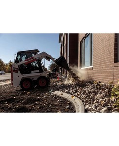 Chargeuse compacte sur pneus S76 de la série R, 1338 kg, 74 CV, avec brise-roche hydraulique et grappin à matériaux - Product Image 5