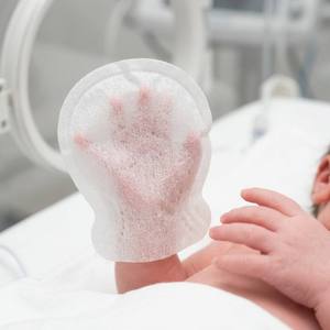 ผ้าคลุมมือเด็กอ่อนสำหรับการบำบัดด้วยแสงบลูเรย์ในห้องไอซียู ปลอดสารพิษ ป้องกันการแพ้ สำหรับดูแลทารกแรกเกิด มีบริการ OEM รูปทรงตัว L กระชับพอดี - Product Image 2