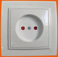 Enchufe de Pared con Conexión a Tierra, Enchufe Europeo IP44, Conexión a Tierra, Fábrica Elendax, Enchufe Impermeable