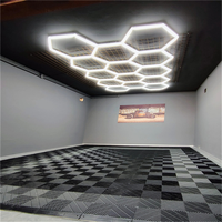 Luminaire de bureau LED hexagonal avec détails en nid d'abeille pour entrepôt et jardin, montage au plafond/au mur