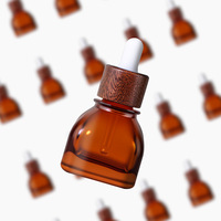 Botol Minyak Esensial Kosong Bentuk Persegi Amber 30ml Kelas Atas Baru dengan Penutup Kayu Bambu untuk Kemasan Cairan Esens