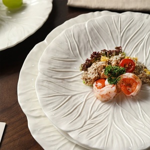 StarLuckINT Vente en gros Assiette de présentation en porcelaine à motif feuille de lotus blanche, service de vaisselle en céramique pour décoration de mariage - Product Image 6