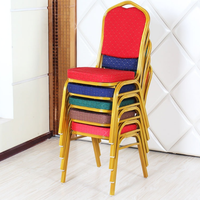 Chaise de banquet empilable en tissu rembourré rouge et or, avec cadre en aluminium, pour hôtel, salle à manger, mariage, événement, portable, en métal, vente en gros