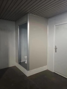 Prefab 40ft 20FT แพ็คแบนแยกส่วนได้ Iso แบบพกพาเคลื่อนย้ายได้ตู้คอนเทนเนอร์ขนาดเล็กทันสมัยกรอบบ้าน - Product Image 4