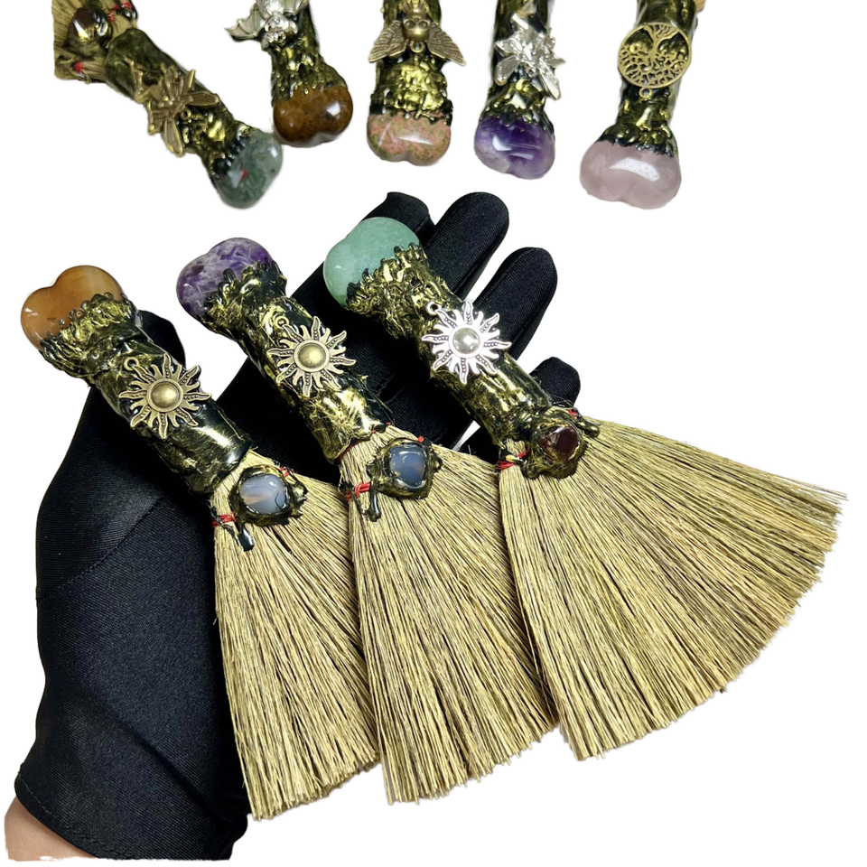 Heart Shaped Natural Crystal Broom Halloween Witch Magic Decorative Piece For Gifts And Home Ornamentation