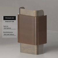 Comptoir d'accueil moderne et minimaliste en bois grainé avec finition en acier inoxydable, personnalisable pour usage commercial (salon de beauté, magasin de vêtements)