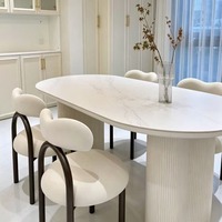 Nordischer Trendiger Kleiner Esstisch, Französischer Creme-Stil Ovaler Gesinterter Stein-Esstisch mit Wellenförmiger Basis