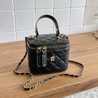 Mini sac à bandoulière matelassé en cuir PU pour femme avec boucle florale