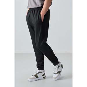 Pantalon de survêtement noir pour homme, taille élastique, coupe standard, tissu respirant décontracté - Product Image 4