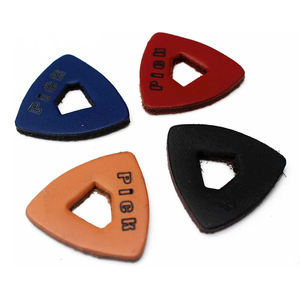 Las púas de <span class=keywords><strong>ukelele</strong></span> de cuero suave producen un tono más cálido para <span class=keywords><strong>ukelele</strong></span> guitarra bajo 4 piezas forma de triángulo (multicolor) - Product Image 4