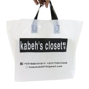 Bolsa de Plástico con Asa de LDPE/HDPE, Diseño de Logotipo Impreso Personalizado, Bolsa de Compras con Asa Suave para Empacar Ropa y Zapatos - Product Image 4