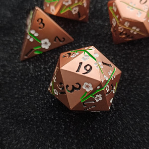 2025 nouveau Design 7 pièces ensemble belle fleur dés élégant Floral métal dés ensemble multi-faces pour RPG et <span class=keywords><strong>jeux</strong></span> <span class=keywords><strong>de</strong></span> <span class=keywords><strong>société</strong></span> - Product Image 2