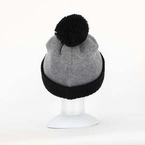 Vente en gros de bonnets d'hiver personnalisés de haute qualité, bonnets en tricot côtelé pour hommes et femmes, logo brodé, beanies - Product Image 5