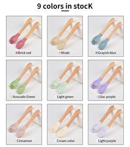 Juego de cucharas de silicona sin BPA con mango de madera, utensilios de aprendizaje para bebés - Product Image 3