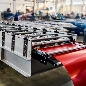 Machine de production de tôles de toiture <span class=keywords><strong>IBR</strong></span> en Chine avec moteur, pompe et boîte de vitesses pour une production efficace et durable de tôles de toiture répondant aux normes de construction locales - Product Image 4
