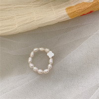 Modischer Retro Handgefertigter Elastischer Ring mit Natürlichen Süßwasser-Liebesperlen Luxuriöser Kleeblatt-Sternförmiger Weißer Perlenring für Damen
