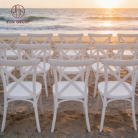Chaise de réception en plastique à dossier croisé, écologique, durable, moderne, pour hôtel, extérieur, événement, banquet, fête, mariage
