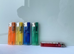 Encendedor de cigarrillos de plástico para adultos en 5 colores barato al por mayor con <span class=keywords><strong>precio</strong></span> bajo para regalos de negocios - Product Image 5