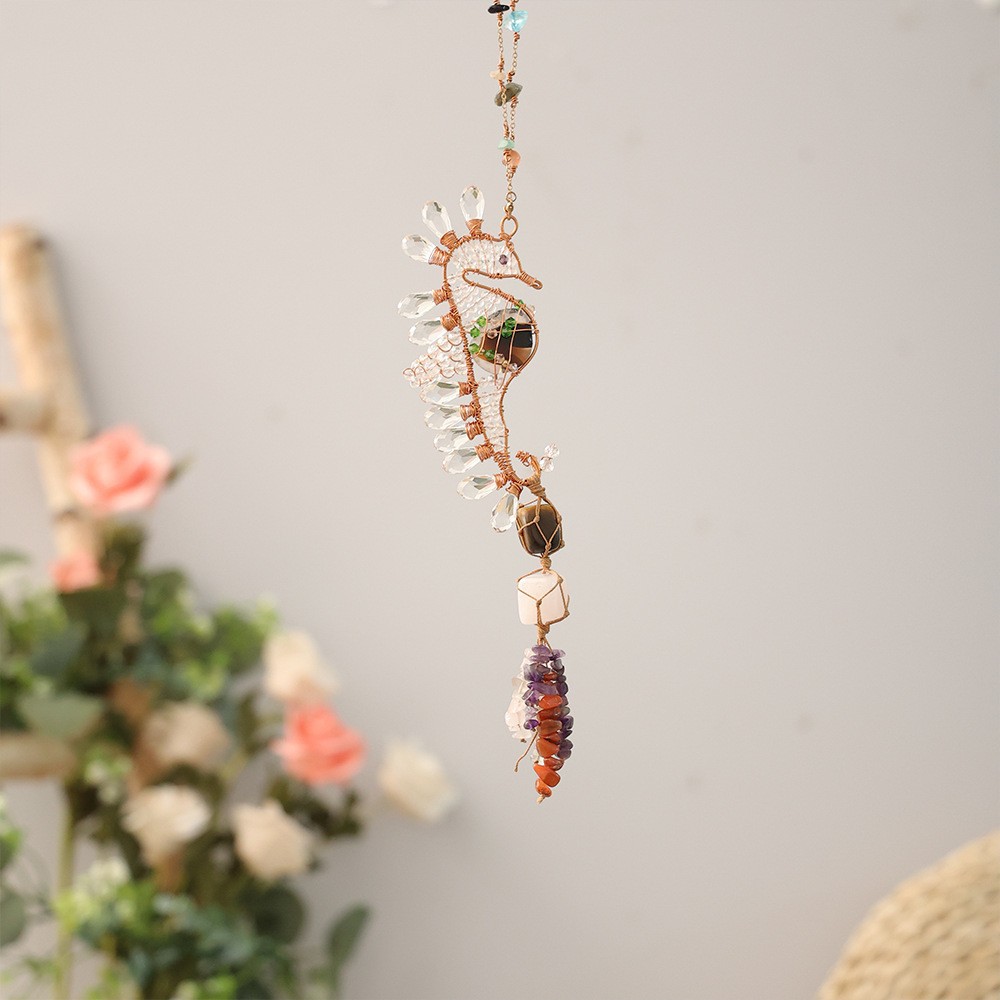 Colgante para coche de piedra en bruto tejida con diseño de poni.