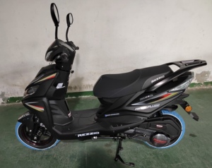 Nouveau <span class=keywords><strong>50cc</strong></span> cyclomoteur Moto 150 Motos à essence Lignes lisses sûres Moto Scooters à essence pour adultes Scooter à essence 49cc - Product Image 4