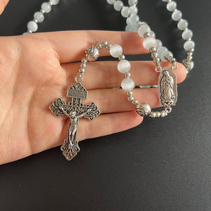 Terço de Aço Inoxidável para Mulheres e Homens, Contas de 8mm em Olho de Gato Branco com Crucifixo Prateado Ornamentado e Medalha da Virgem Maria - Product Image 5